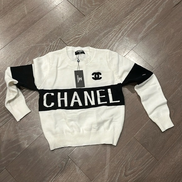 Cozy White and black cozy sweater - Picture 1 of 3